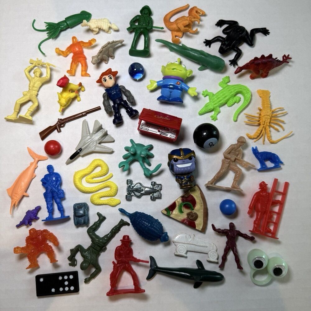 Miniature Trinkets Mini Item Mixed Lot Toys Game 43 Pcs Vintage Army Men Animals